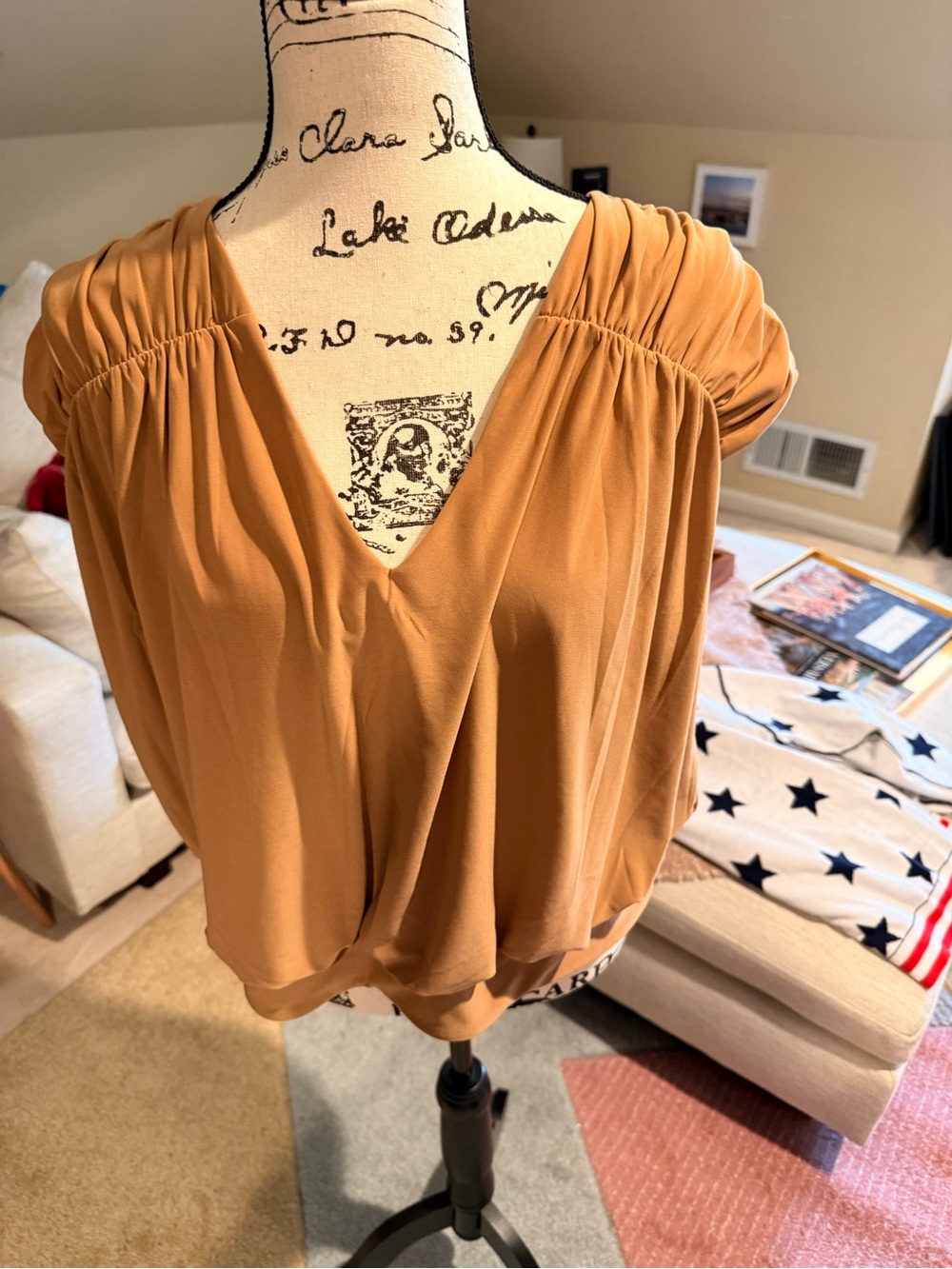 Express Women's V-Neck Ruched Shoulder Blouse - Camel/Tan